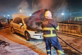 Araç yangını kısa sürede söndürüldü