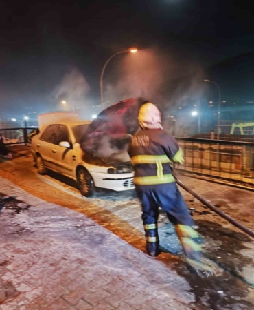 Araç yangını kısa sürede söndürüldü