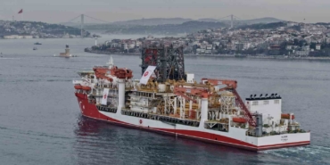 Türk sondaj gemisi Yıldırım İstanbul Boğazı’ndan geçti
