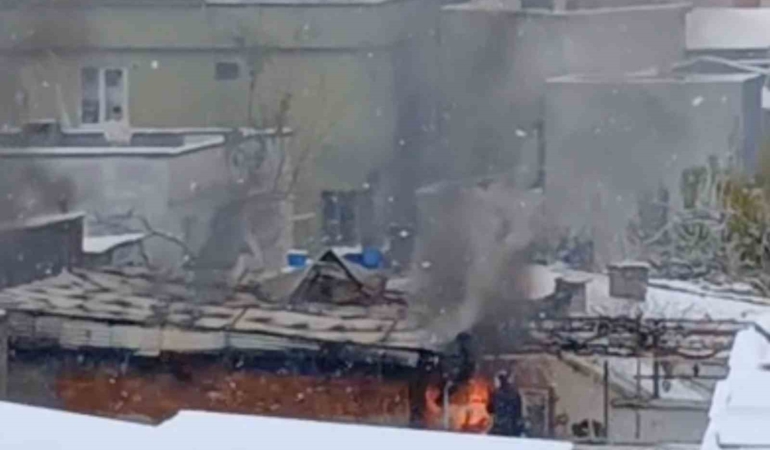 Bursa’da çatı katı yangını korkuttu