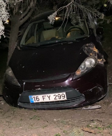 Kazadan sonra panik yaptı, alışveriş merkezinin bahçesine uçtu