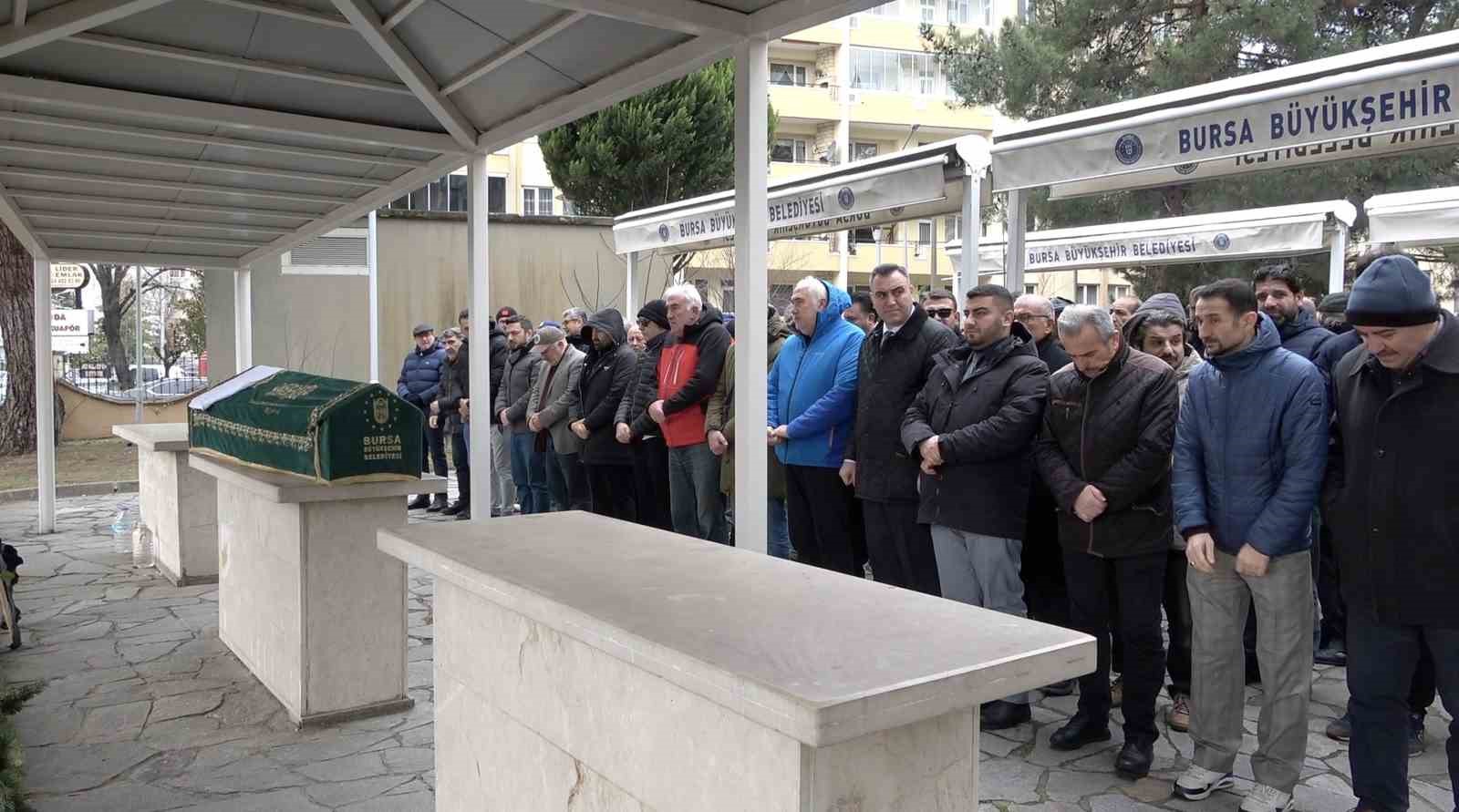 Yazar Ahmet Turan Alkan Bursa’da toprağa verildi