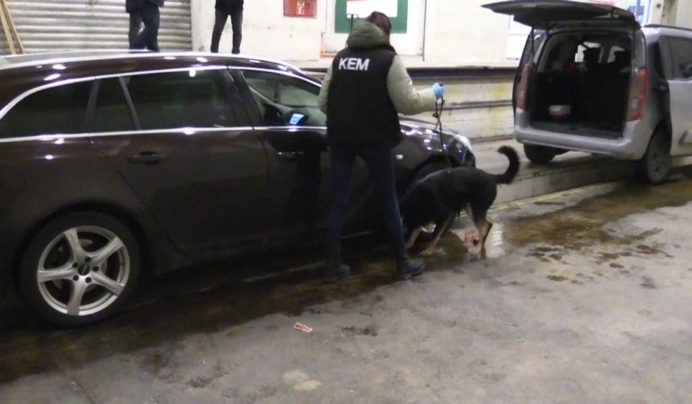 Uyuşturucuyu tampondan egzoza, stepneden tavana gizlemişler