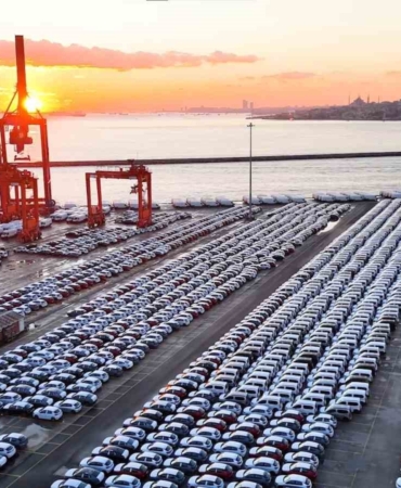 İthal otomobiller Haydarpaşa Limanı’nı doldurdu