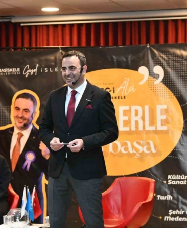 Başkan Özlü: "Hedefi olan genç, güçlü Türkiye demektir"