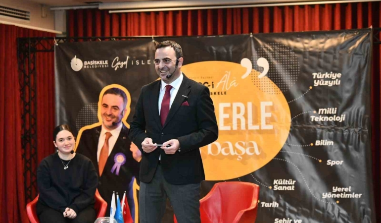 Başkan Özlü: "Hedefi olan genç, güçlü Türkiye demektir"