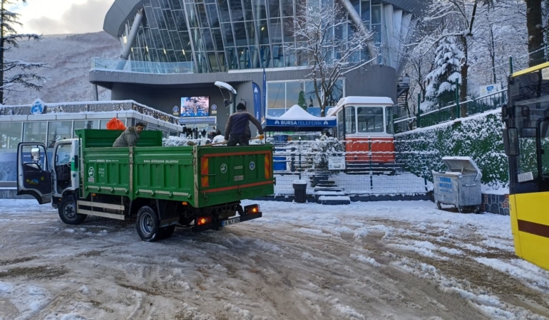 Bursa Büyükşehir’de kış mesaisi sürüyor