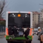 Bursa’da belediye otobüsünde tehlikeli yolculuk