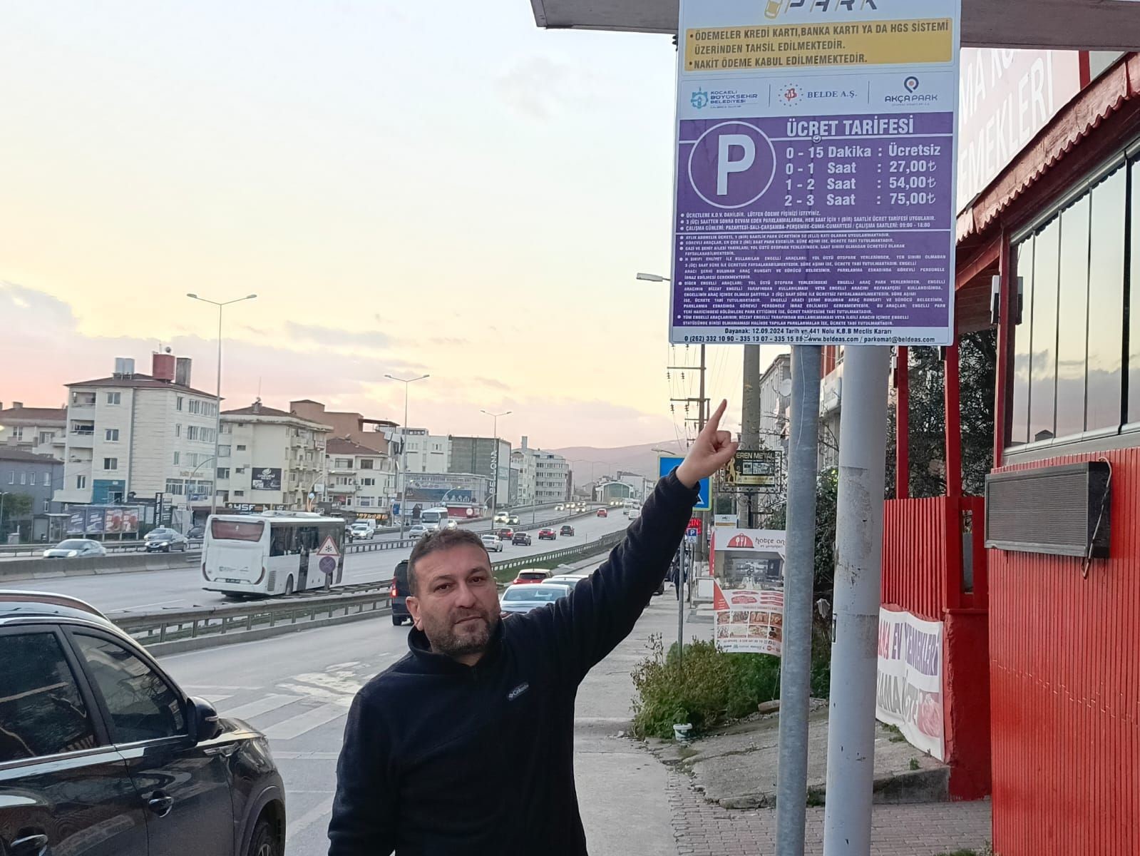 CHP’li meclis üyesi ile AK Partili meclis üyesinin otopark tartışması: "Yalanlarınız batsın"