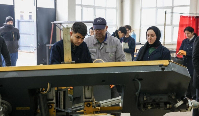 Arnavutköy Belediyesinin kamelyaları meslek liselerinde üretiliyor