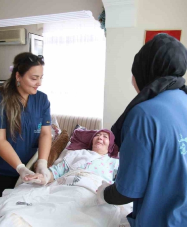 Bin 834 kişiye 19 bin kez evde bakım hizmeti