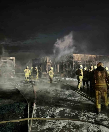 Büyükçekmece’de depoda çıkan yangın söndürüldü