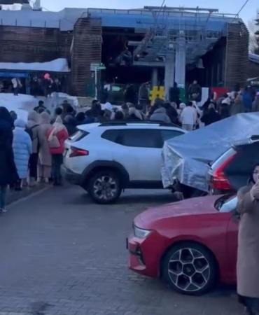 Uludağ’da teleferik kuyruğu metrelerce uzadı