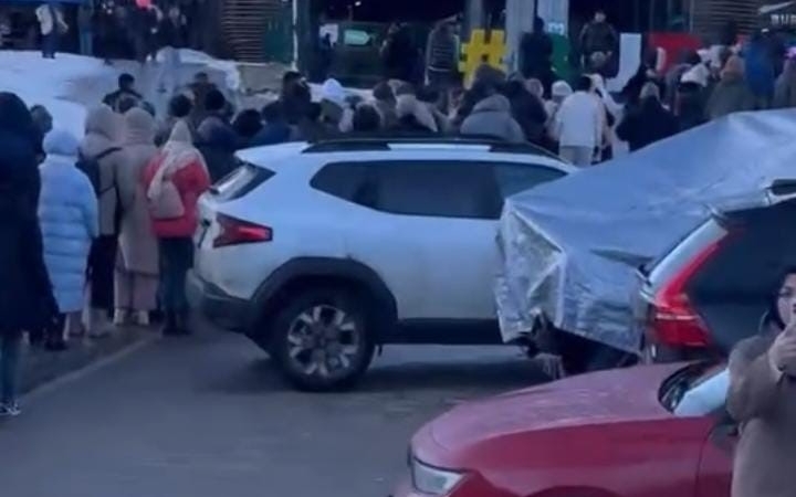 Uludağ’da teleferik kuyruğu metrelerce uzadı