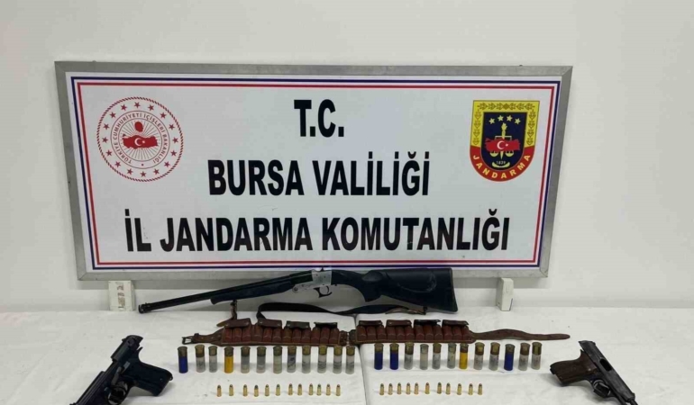 İznik’te şüphelinin evinden tabanca ve av tüfeği çıktı