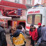 Bursa’da yangında can pazarı...Çocuklar tahliye edildi, kediler kurtarıldı