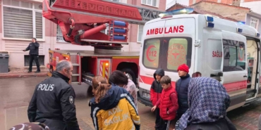 Bursa’da yangında can pazarı...Çocuklar tahliye edildi, kediler kurtarıldı