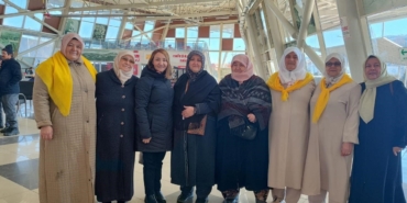 Başkan Tekin umre yolcularını dualarla uğurladı