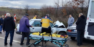 Gönen’de iki otomobil çarpıştı: 6 yaralı