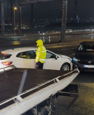 Beylikdüzü E-5’te iki araç çarpıştı: 1 yaralı