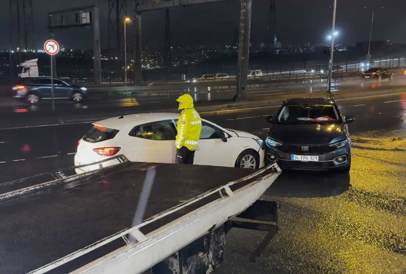 Beylikdüzü E-5’te iki araç çarpıştı: 1 yaralı