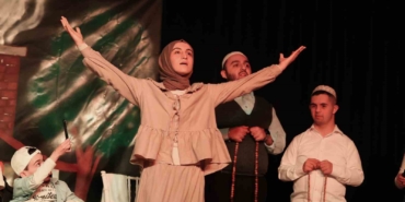 Engelli Bireyler Sahnede Usta Sanatçılara Taş Çıkarttı