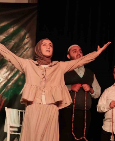 Engelli Bireyler Sahnede Usta Sanatçılara Taş Çıkarttı