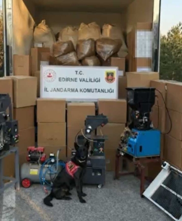 Edirne’de kaçak tütün operasyonu: Tonlarca malzeme ele geçirildi