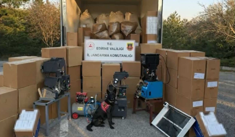 Edirne’de kaçak tütün operasyonu: Tonlarca malzeme ele geçirildi