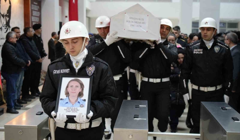 Annesini öldüren babasına "Neden kıydın anneme" feryadı
