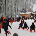 Karne hediyesi kar eğlencesi: Aktepe’de 7’den 70’e kızak şöleni