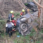 Balıkesir’de otomobil şarampole uçtu: Anne ve kızı yaralandı