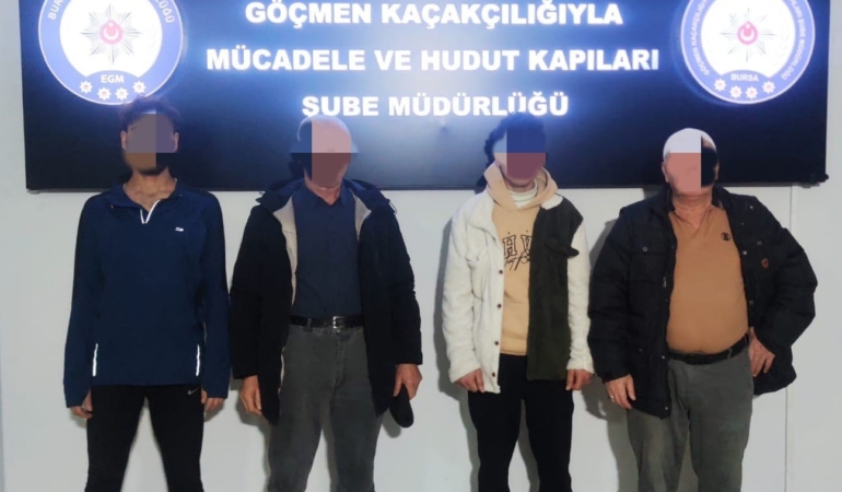 Bursa’da 13 düzensiz göçmen ve 4 organizatör yakalandı