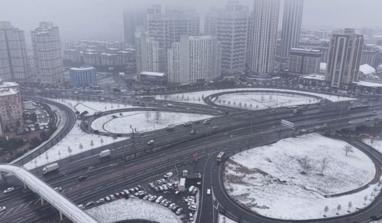 Beyaza bürünen Esenyurt havadan görüntülendi