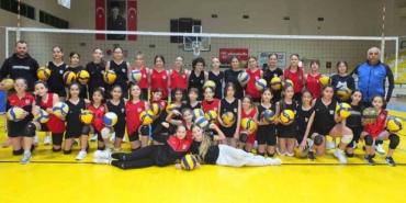 Balıkesir’de öğrenciler sömestr tatilini spor salonunda geçiriyor