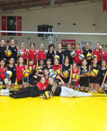 Balıkesir’de öğrenciler sömestr tatilini spor salonunda geçiriyor