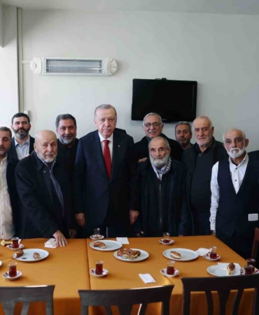 Cumhurbaşkanı Erdoğan spor kulübünü ziyaret etti