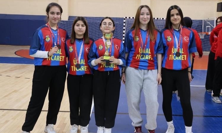 Gençler Badminton müsabakaları sona erdi