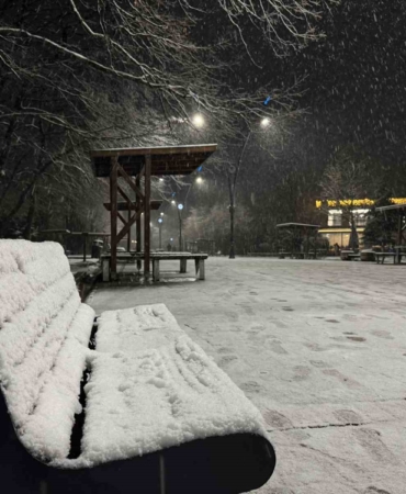 Sakarya’da lapa lapa kar yağışı başladı