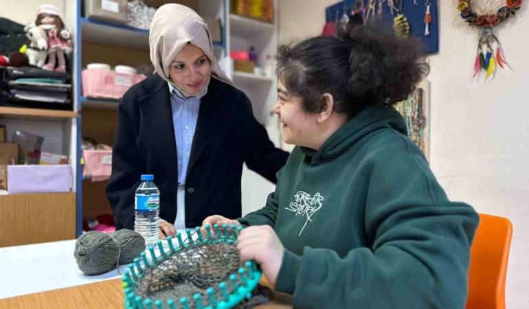 Vali Sözer’in eşi Zeynep Sözer’den engelli bireylere destek