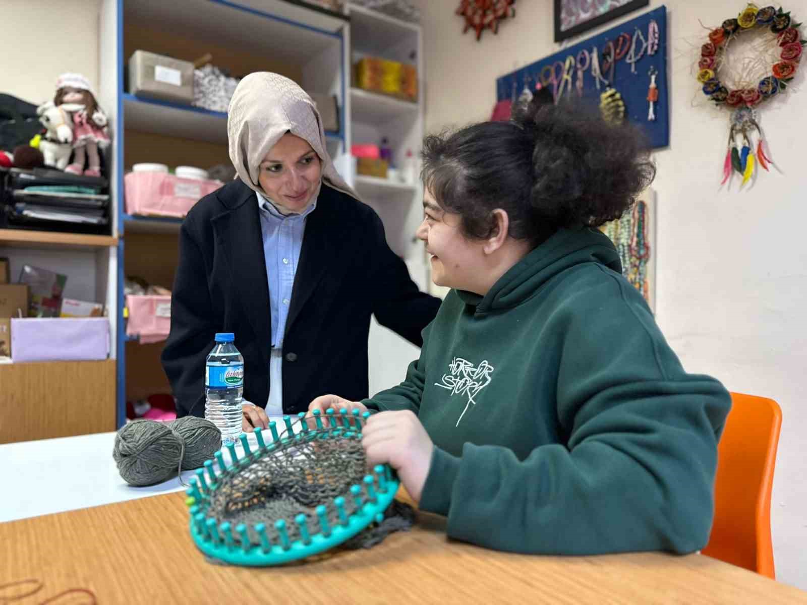 Vali Sözer’in eşi Zeynep Sözer’den engelli bireylere destek