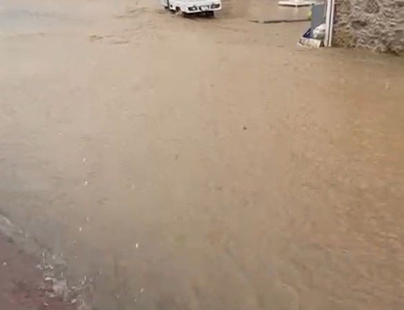 Bozcaada’da sokaklar göle döndü