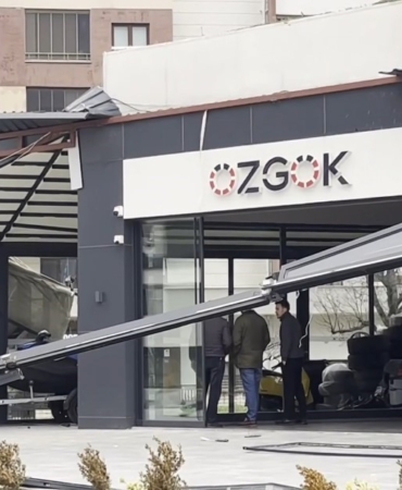 Fırtına çatıları uçurdu, karavanları devirdi