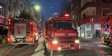 Küçükçekmece’de kentsel dönüşümdeki binanın çatısında yangın