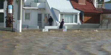 Venedik değil Balıkesir: Deniz kabardı evler sular içinde kaldı