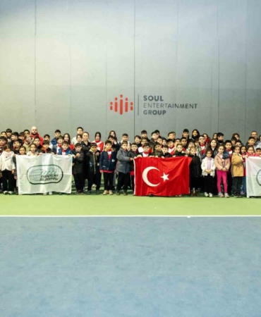 Esenyurtlu öğrenciler Avrupa’nın en büyük tenis akademilerinden birini ziyaret etti