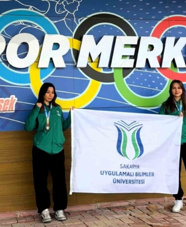 Sakaryalı öğrenciler ringden 2 madalya ile döndü