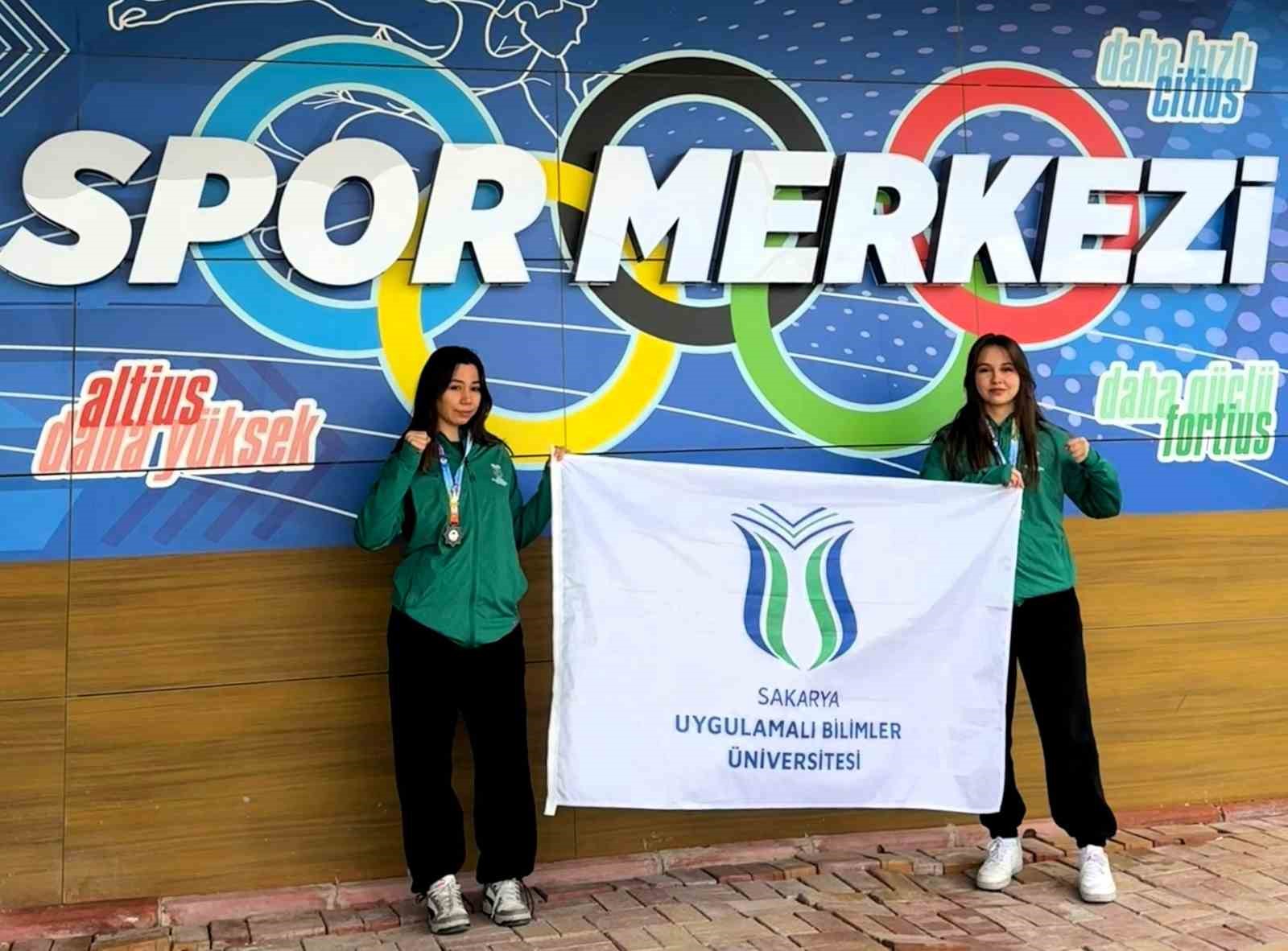 Sakaryalı öğrenciler ringden 2 madalya ile döndü