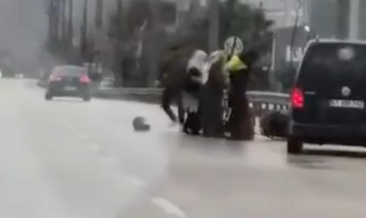 Bursa’da tartıştığı kuryeyi dövdü: O anlar kameraya yansıdı