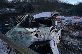 Sakarya’da kamyonet takla attı: Baba ve oğlu yaralandı